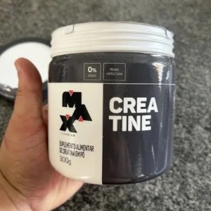 André V. segurando o produto